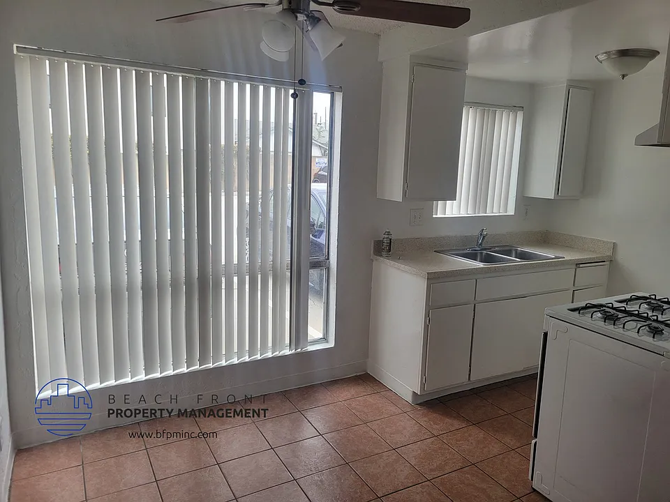 1532 W 257th St