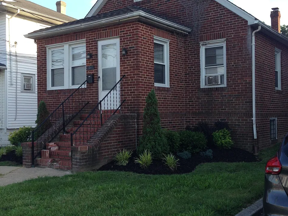1307 Linden Ave