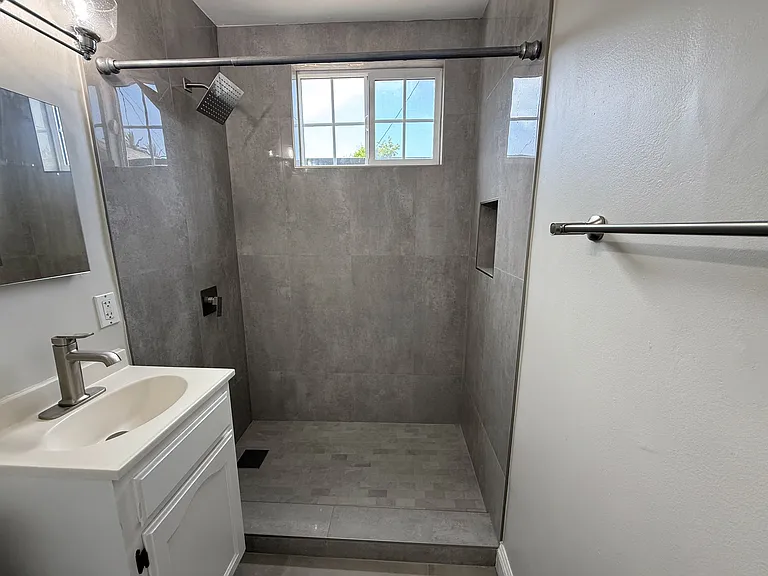 2123 S Orange Dr #4 — Photo 9