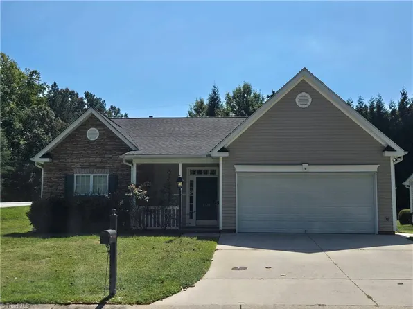 5906 River Gate Ct, Clemmons, NC 27012