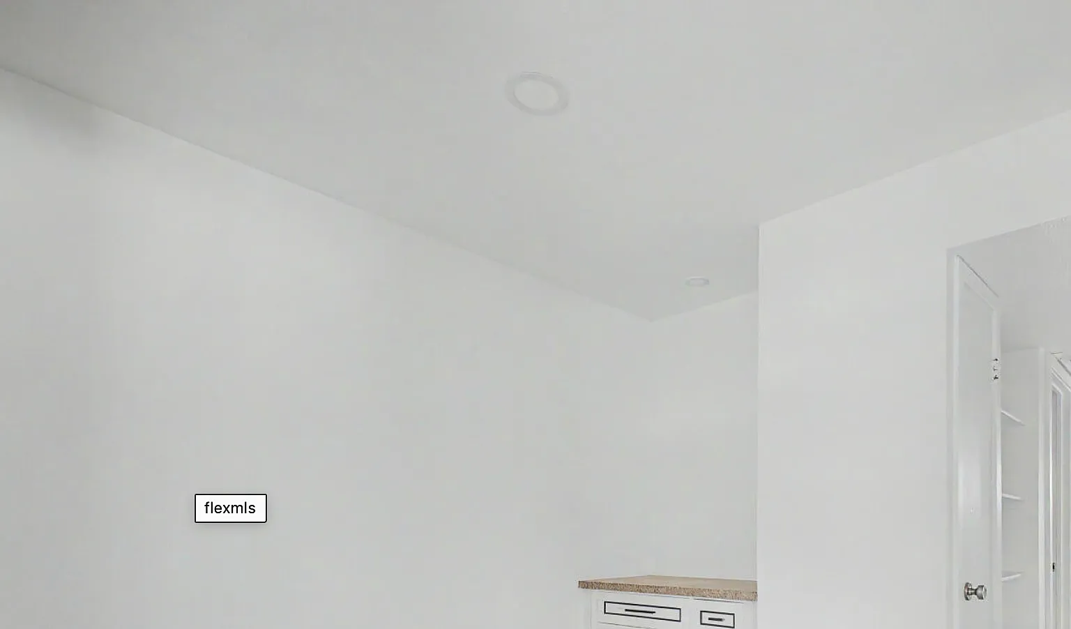 2 bed, 974 sqft, $1,550 — Photo 3