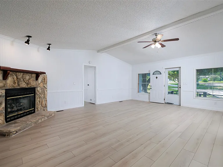 1579 Tara Dr — Photo 5