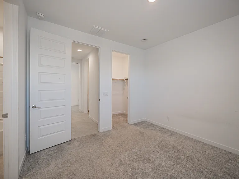 4607 S 111th Dr — Photo 19