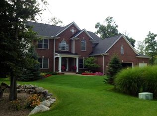 1211 Innsbrook Ct, Ann Arbor, MI 48108