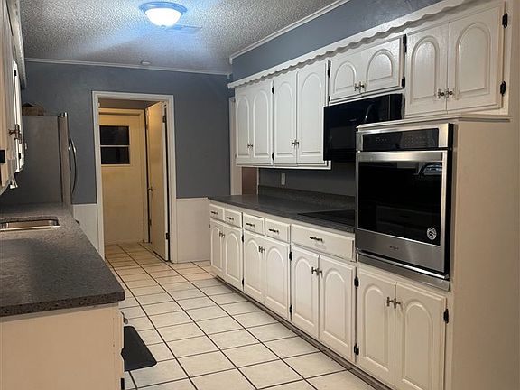 3rd image of 2312 NE Village Dr