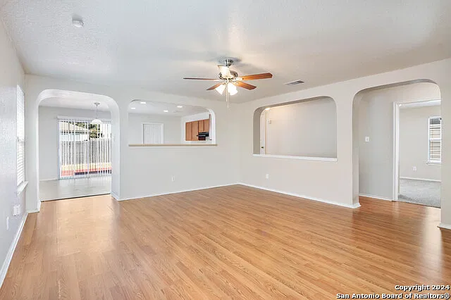 3 bed, 2.0 bath, 1444 sqft, $1,495 — Photo 3