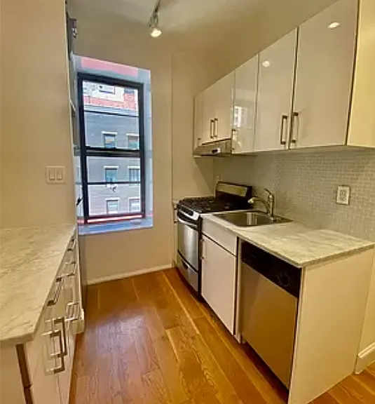 331 Lexington Ave #4W — Photo 2