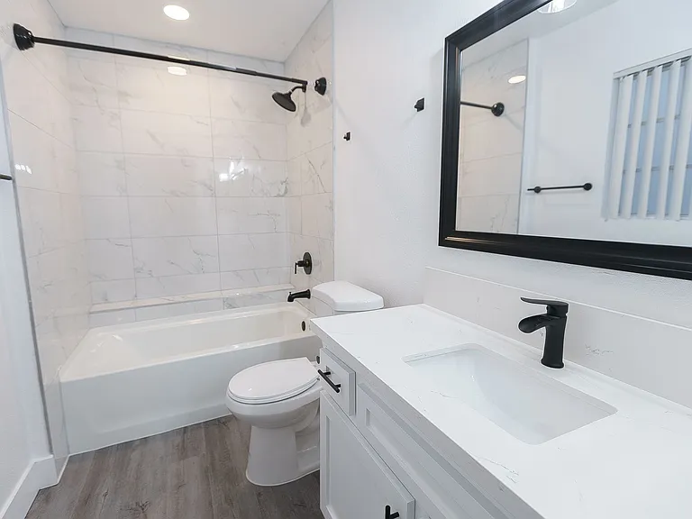 1620 South Bentley Ave — Photo 43