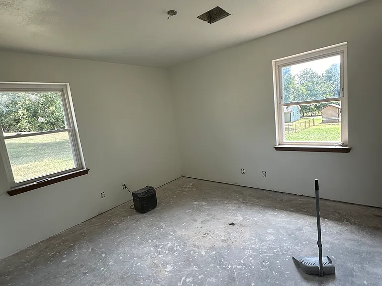 719 Ash St — Photo 5