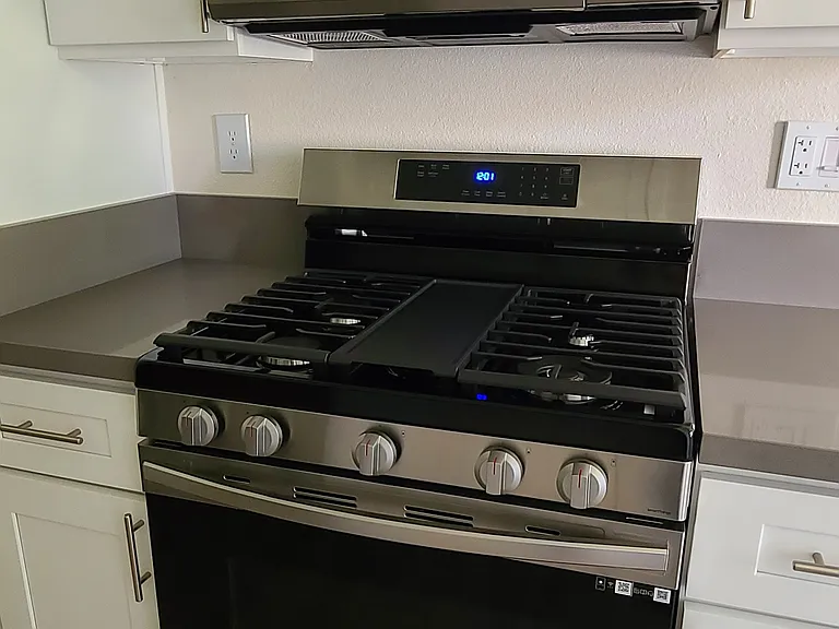 The Redlands Apartments — Photo 15