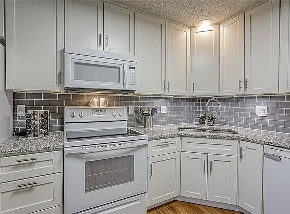 4th image of 319 E Partridge St #16