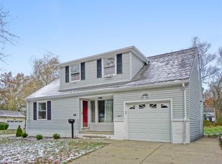 4967 S Sedgewick Rd, Lyndhurst, OH 44124