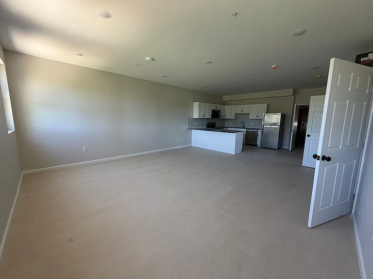 3900 Roland Ave — Photo 13