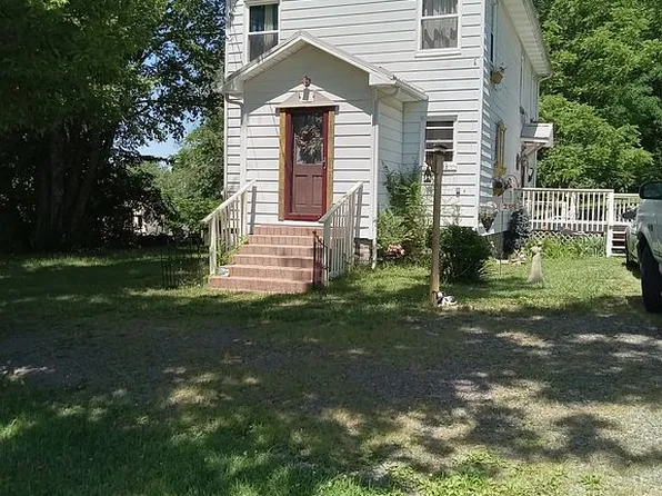285 Lyons Cir, Hillsville, VA 24343
