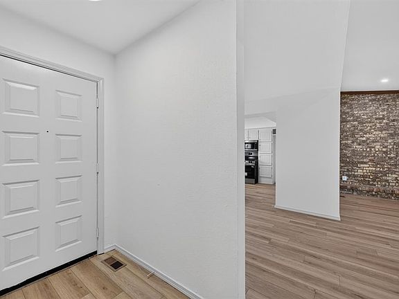 2nd image of 517 NW 139th St