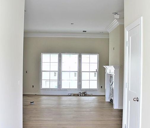 3rd image of 162 Township Bluff Cir