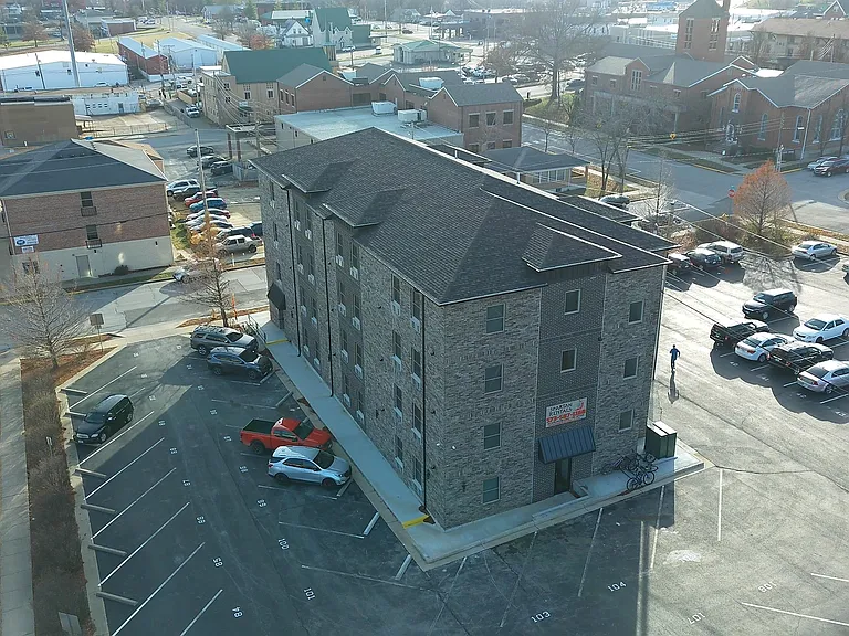 302 W 9th St — Photo 13