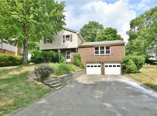 8733 Breezewood Dr, Pittsburgh, PA