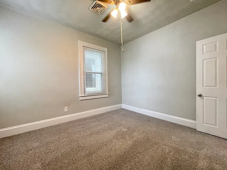 113 E 39th St #2 — Photo 24