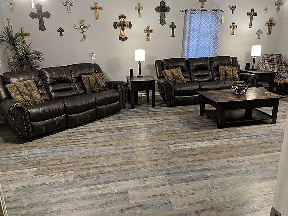 2nd image of 831 Chicago Ave
