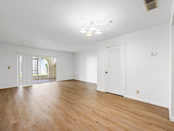 4th image of 1055 Cheyenne Blvd APT 9