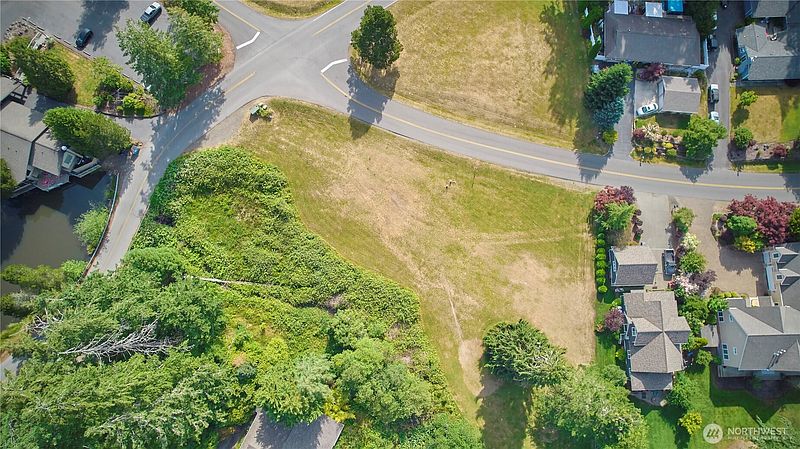 2nd image of 40 E Lakeshore Drive