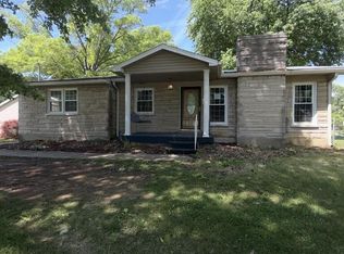 5605 Mockernut Ln, Louisville, KY 40258