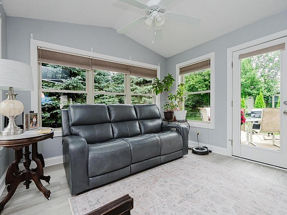 4th image of 1803 Lake Forest Dr