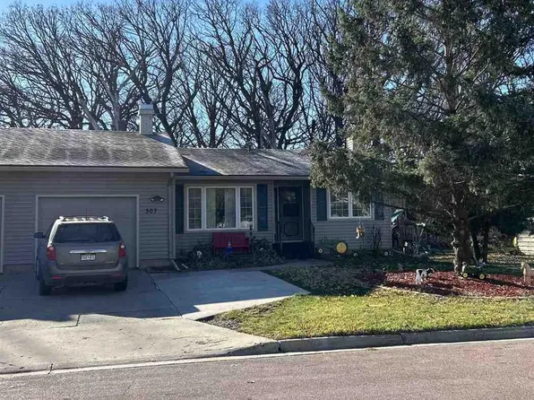 307 12th Ave NW, Waseca, MN 56093