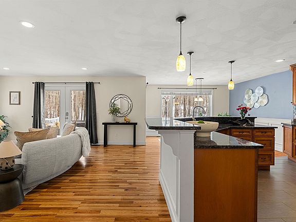 5th image of 5 Senter Farm Road