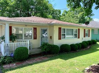 802 S 6th St, Clinton, MO 64735