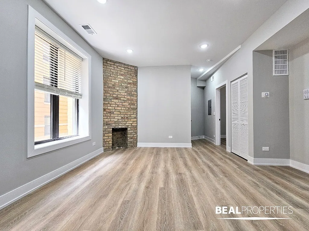 1200 W Wellington Ave — Photo 4