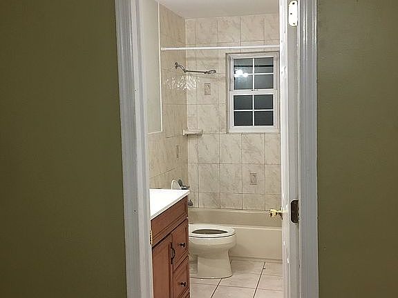 3rd image of 370 Hancock St