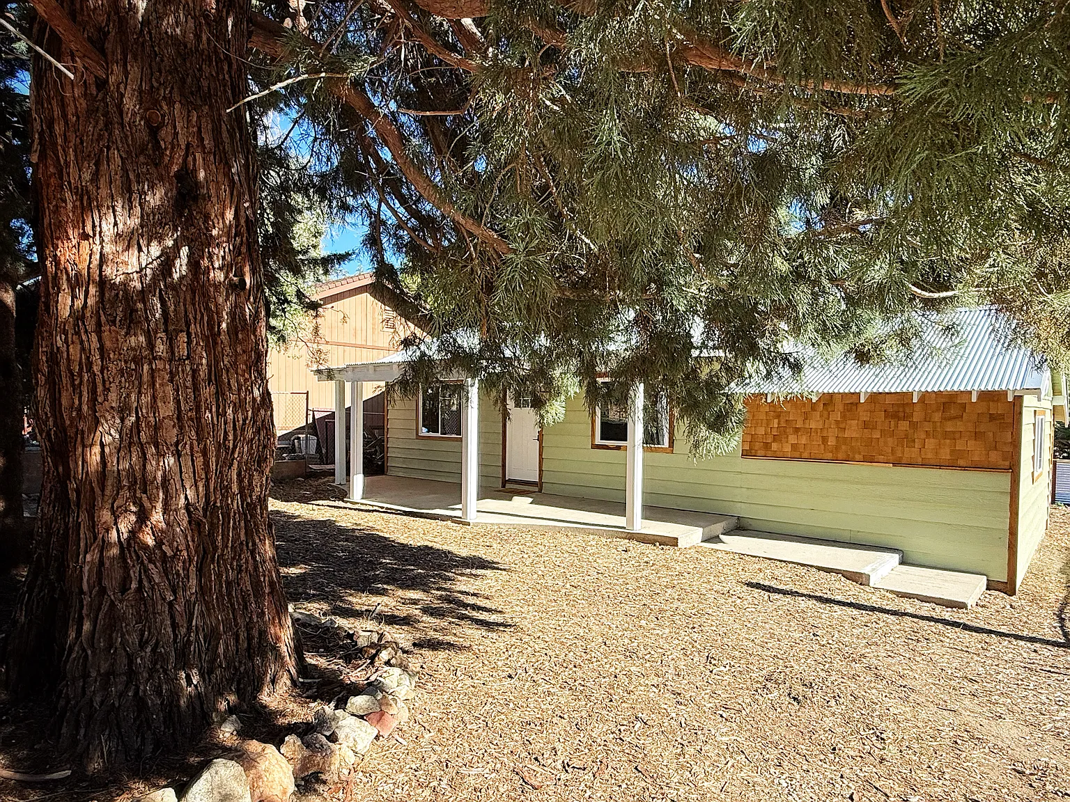 3 bed, 1040 sqft, $1,650 — Photo 3