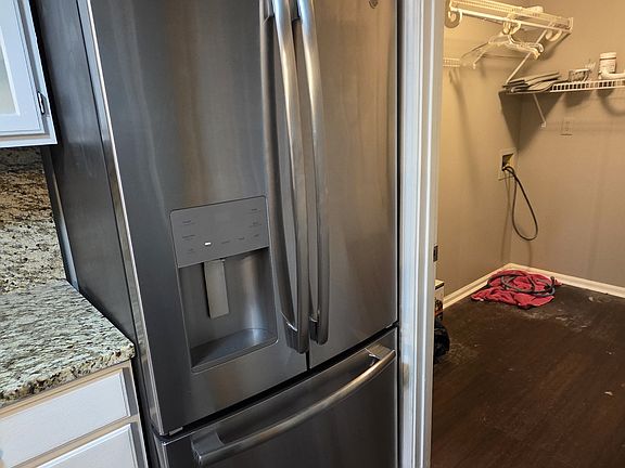 5th image of 341 Piatt Pl Unit 208