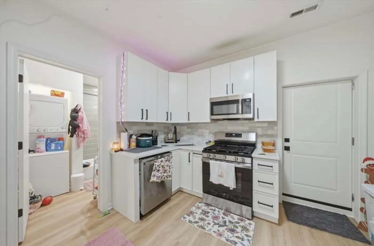 1113 S Racine Ave — Photo 1