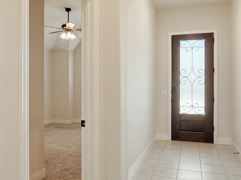 1514 Nighthawk Ln — Photo 2