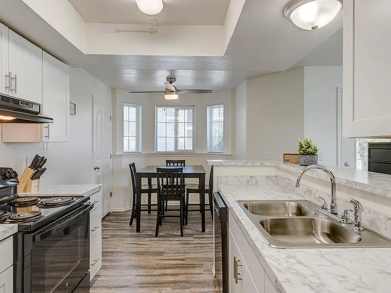 Parkwood Pointe Apartments — Photo 105