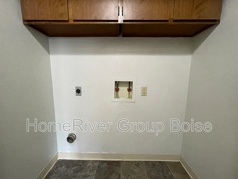 870 E Bergeson St — Photo 7