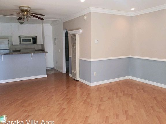 3rd image of 11737 Vanowen St #210