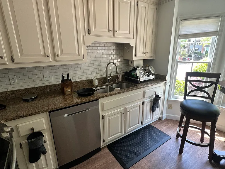 1419 Old Virginia Ct SE — Photo 3