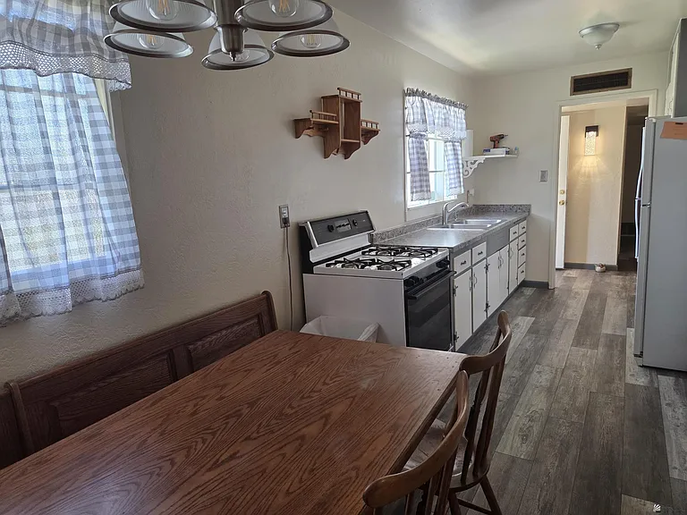 1901 W 16th Pl — Photo 6