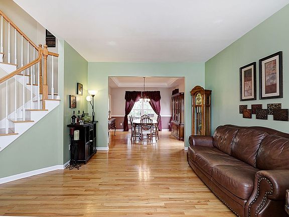 5th image of 502 Fairbanks St