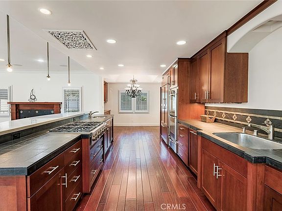 2nd image of 3081 Mainway Dr