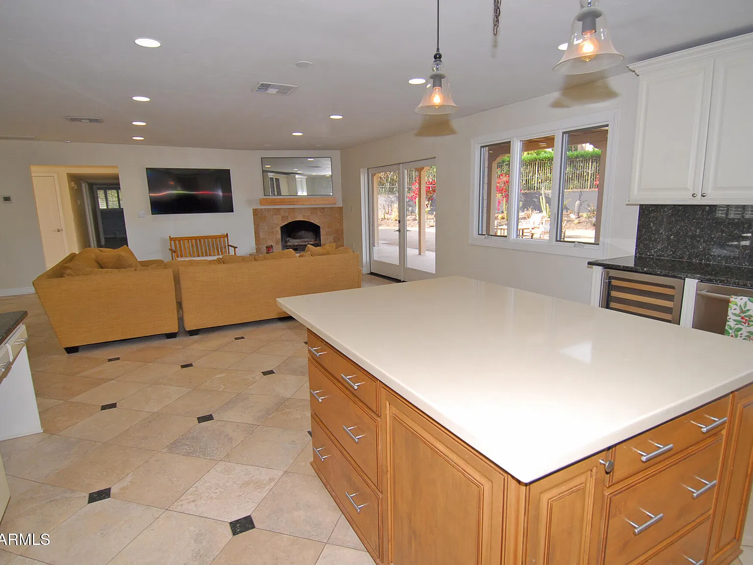 4 bed, 2.5 bath, 2875 sqft, $3,500 — Photo 2