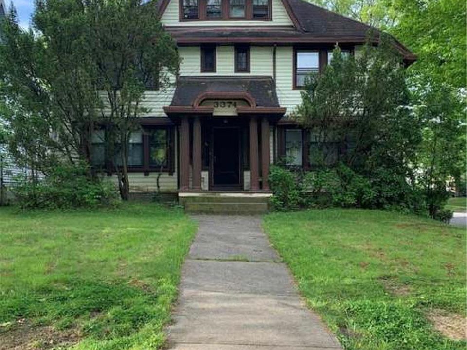 1st image of 3374 Euclid Heights Blvd #2