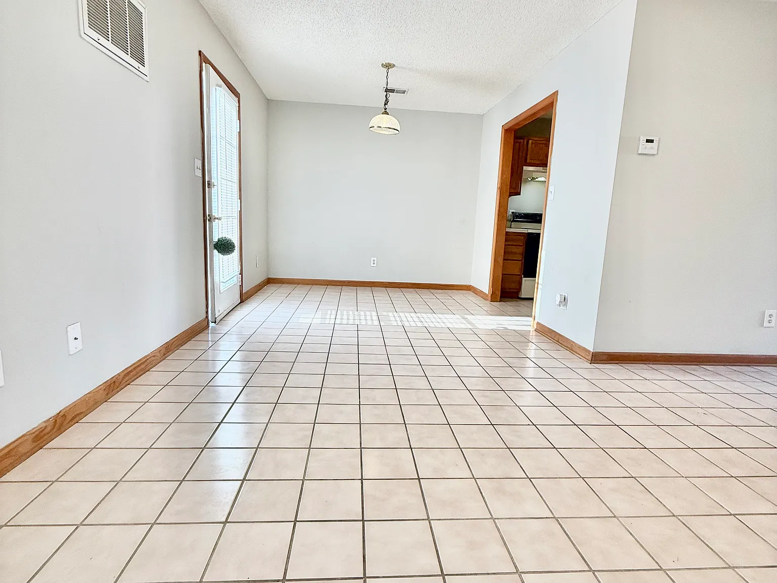 2 bed, 1.5 bath, $1,250 — Photo 4