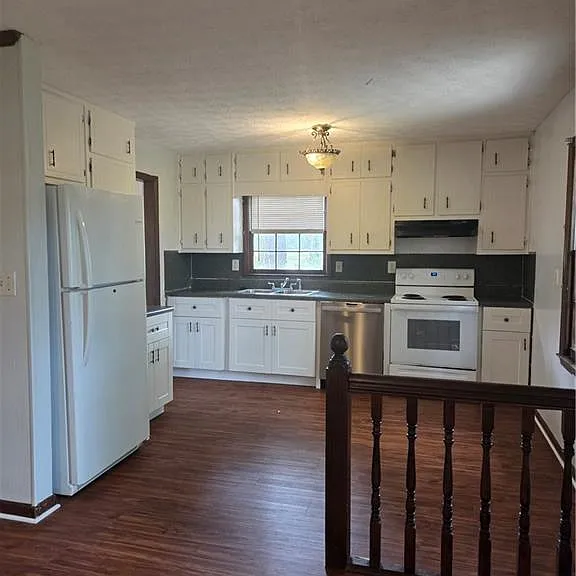 2206 Country Club Dr SE — Photo 8