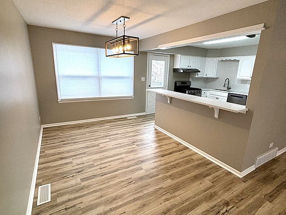 3rd image of 1910 Marigold Ln