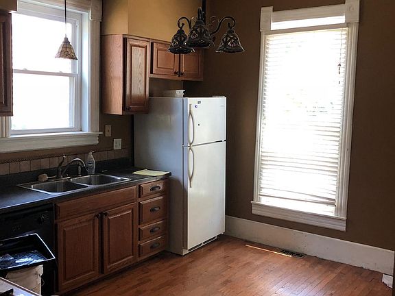 5th image of 214 Richmond Ave